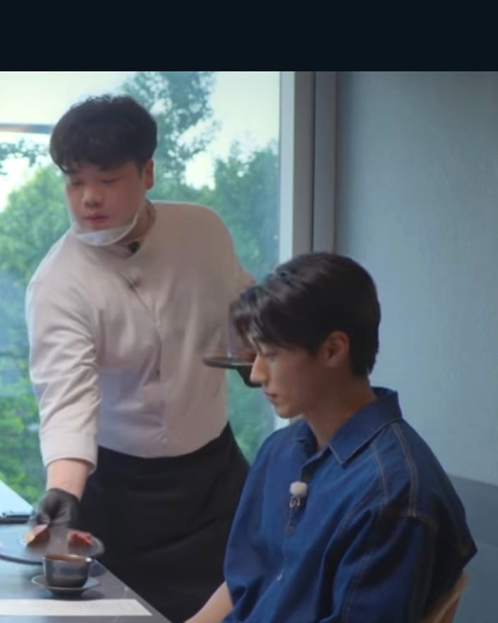 全球名人喜爱的KUT SEOUL韩牛料理体验 — 在钟路餐厅靠窗的私人餐桌，主厨亲自上菜的瞬间,这是艺人们一再光顾的用餐体验。
